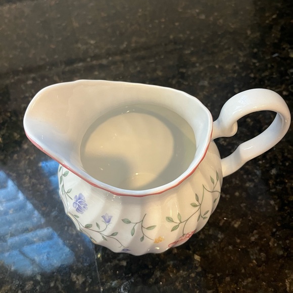 Johnson Brothers Summer Chintz-Small Serving Pitcher-Made in England - Picture 2 of 3